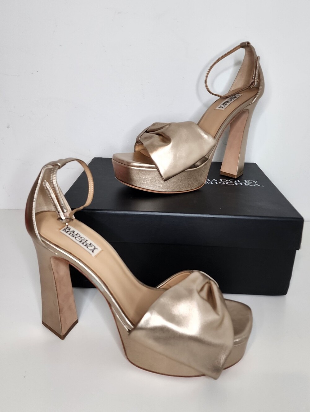 Badgley Mischka Alora Metallic Gold Bow Platform Sandals Size 9